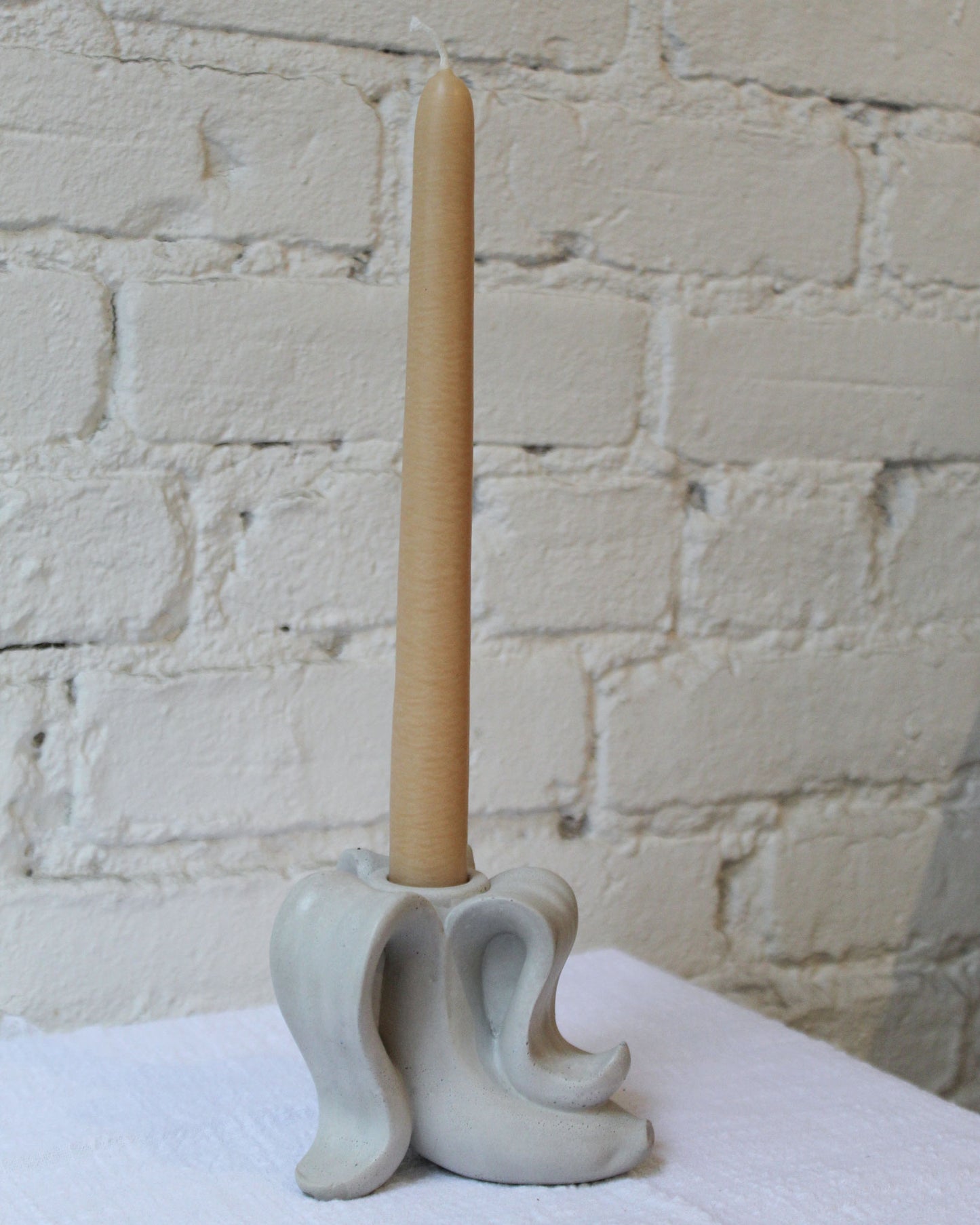 9 CHRISTOPHER Banana Concrete Candle Holder in Grey
