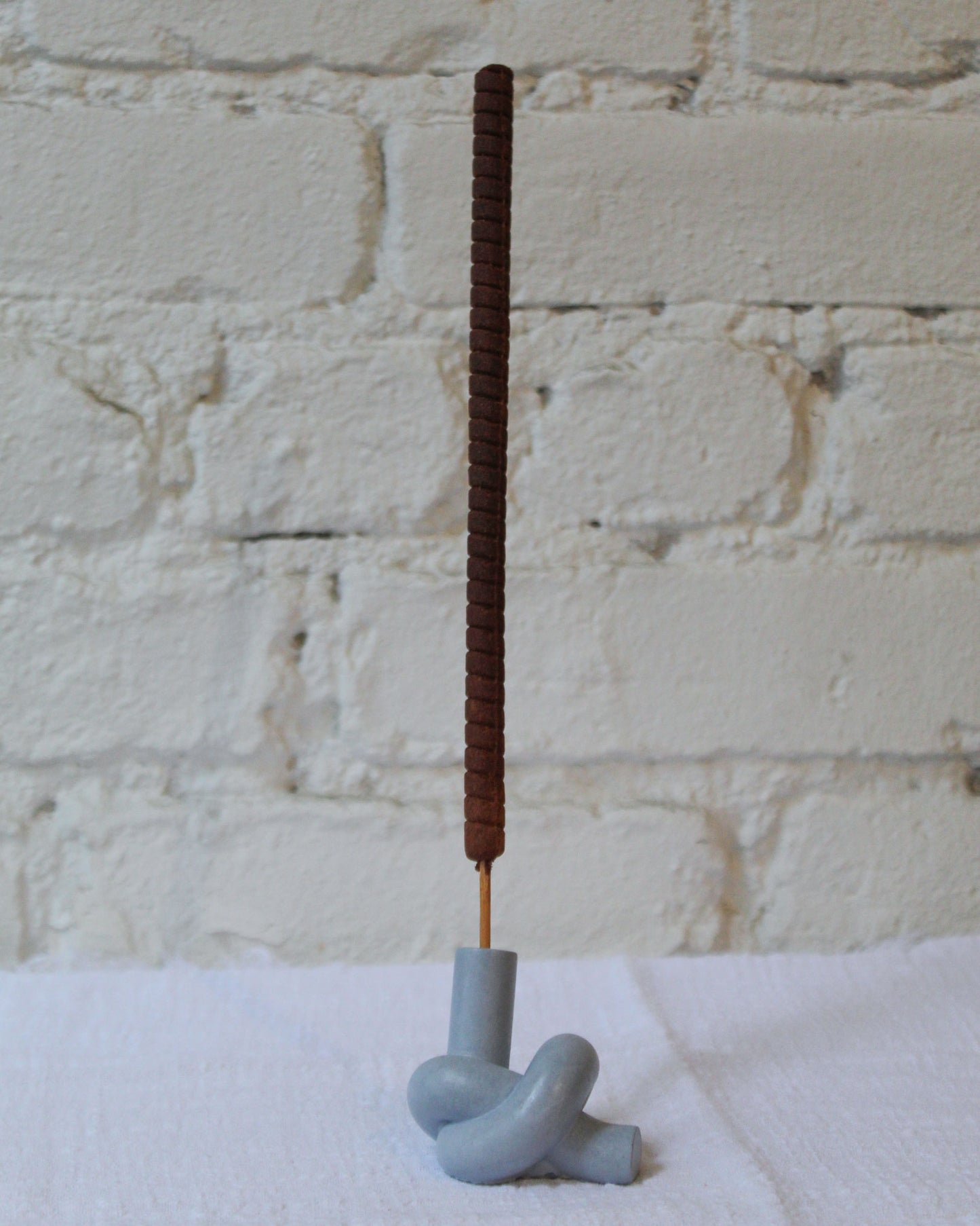 9 CHRISTOPHER Knot Incense Holder in Blue