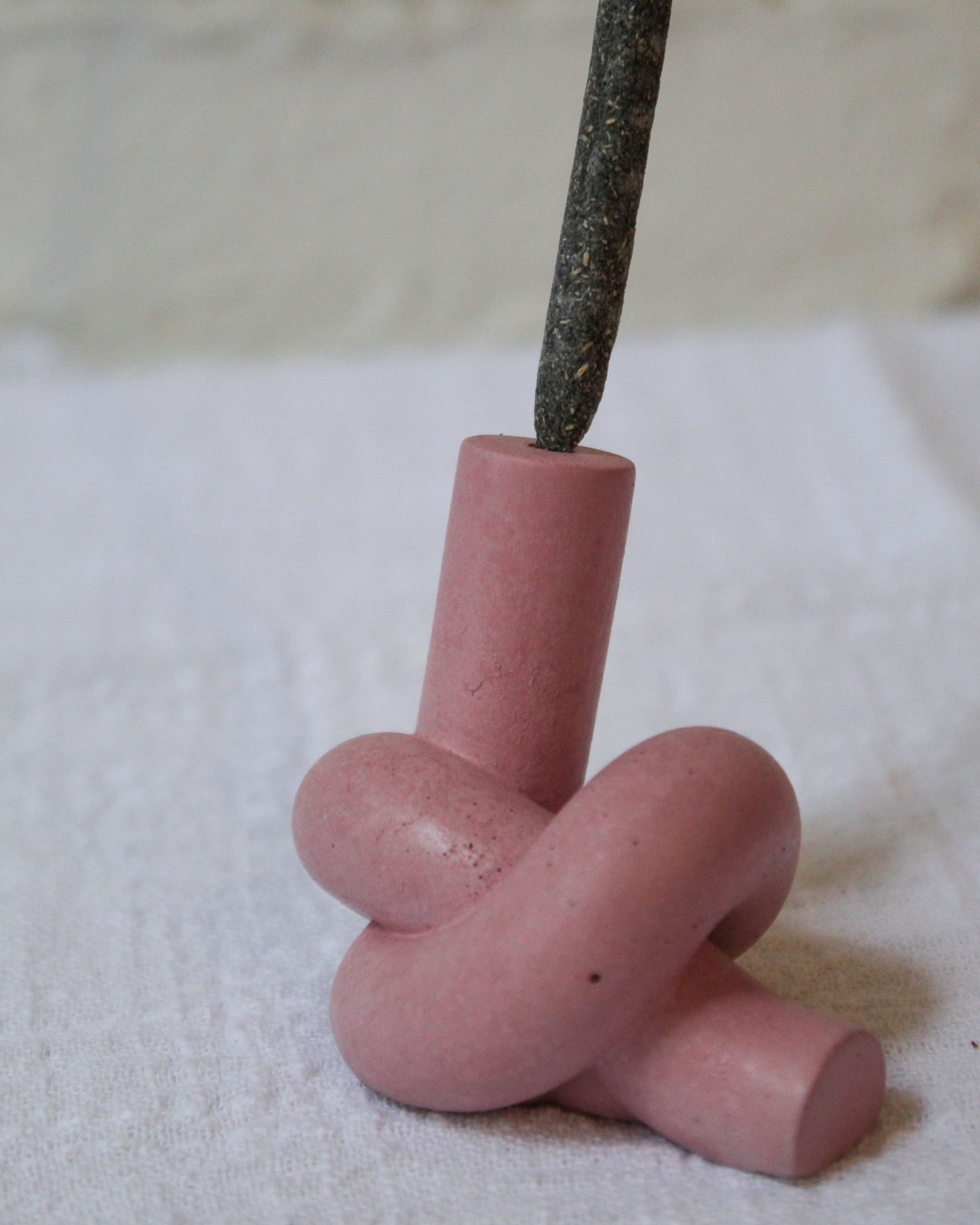 9 CHRISTOPHER Knot Incense Holder in Pink