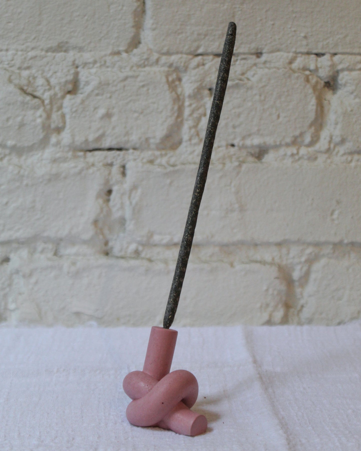9 CHRISTOPHER Knot Incense Holder in Pink