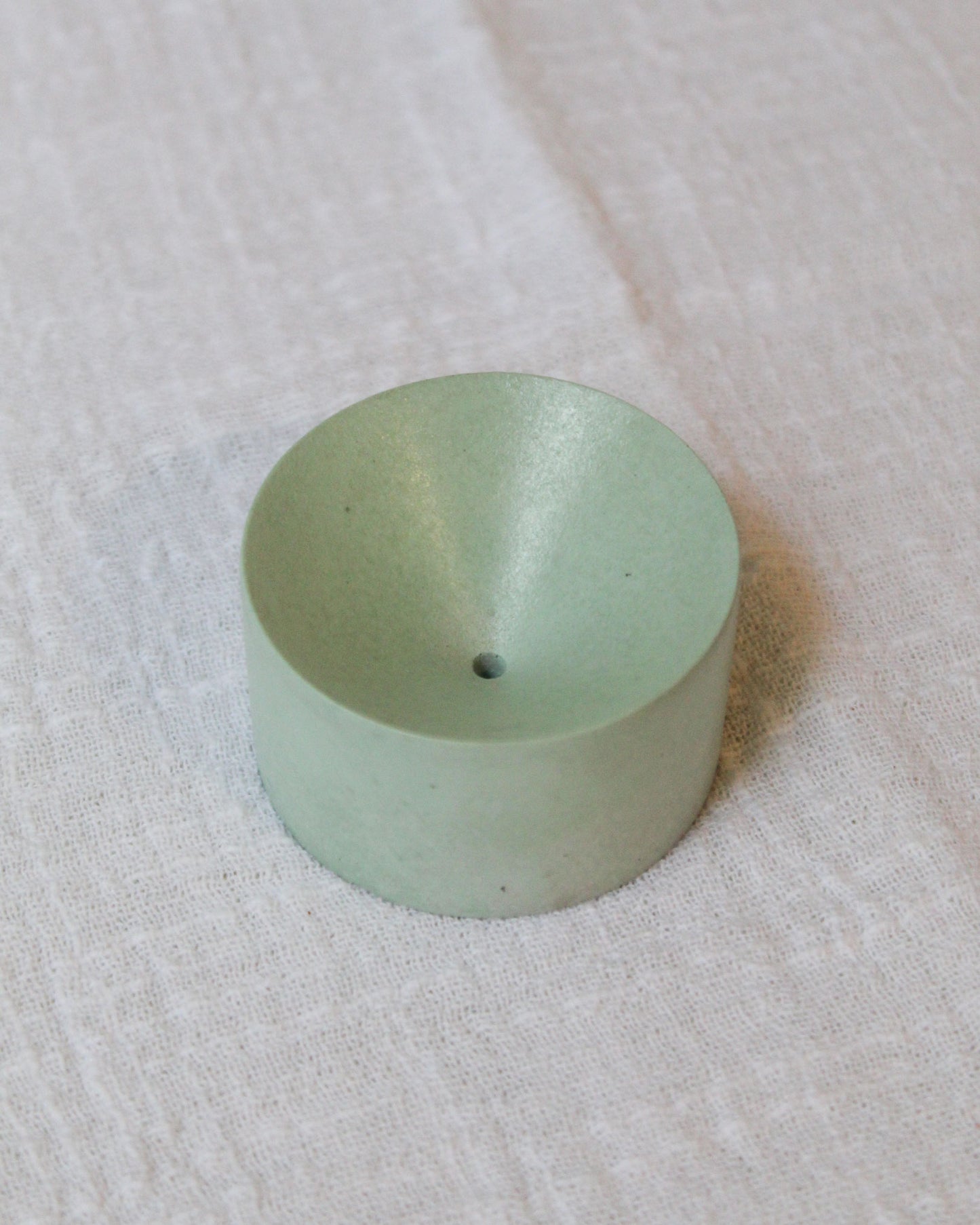 9 CHRISTOPHER Drip Incense Holder in Green