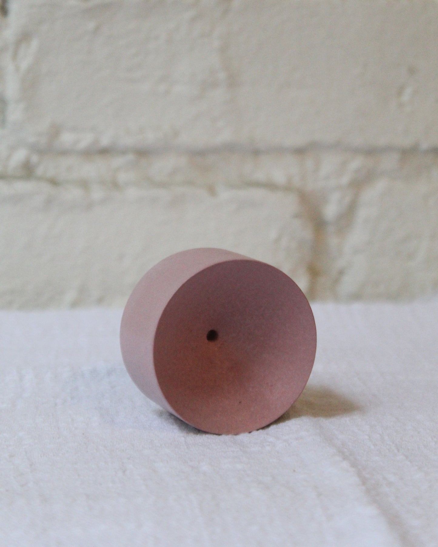 9 CHRISTOPHER Drip Incense Holder in Pink