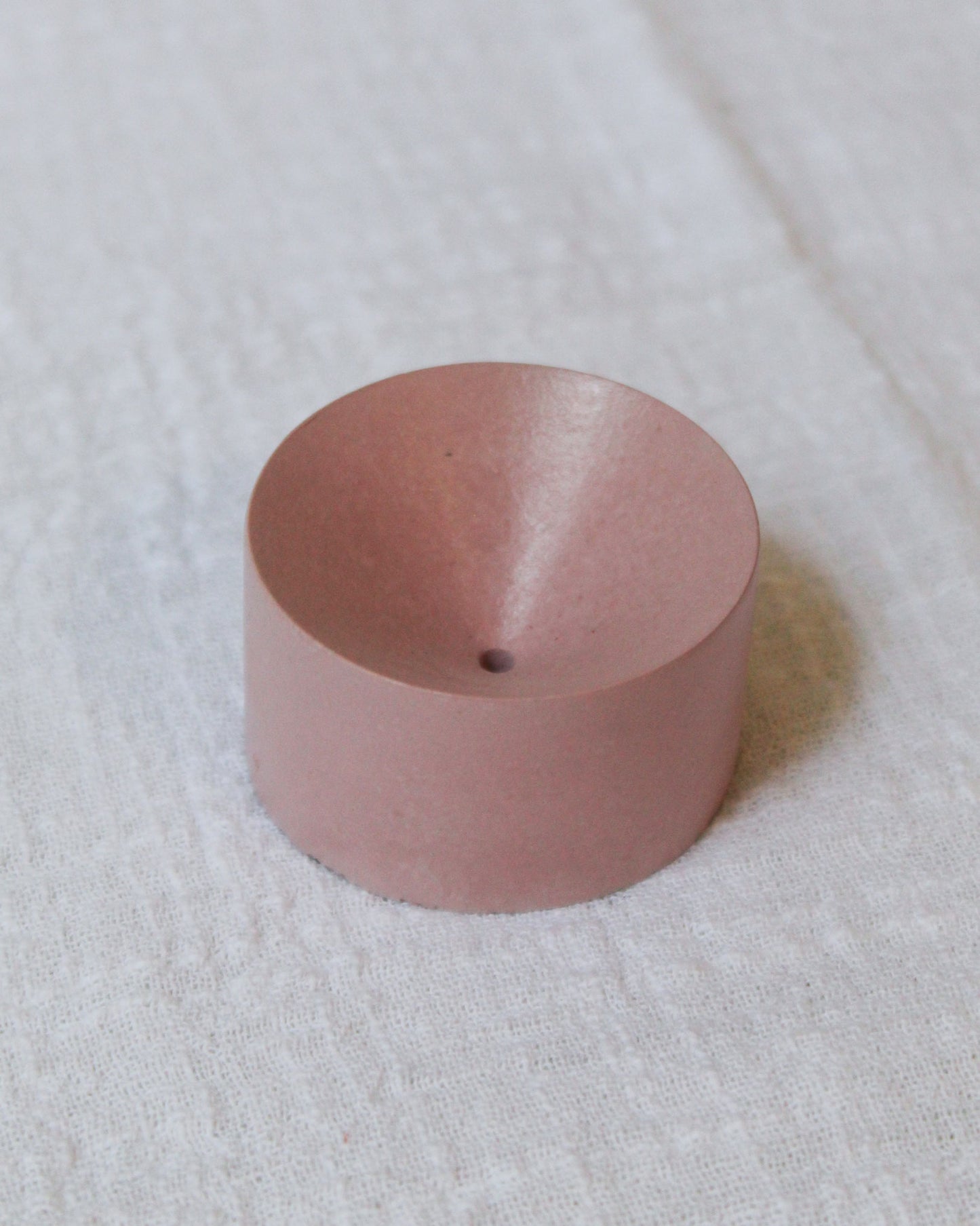 9 CHRISTOPHER Drip Incense Holder in Pink