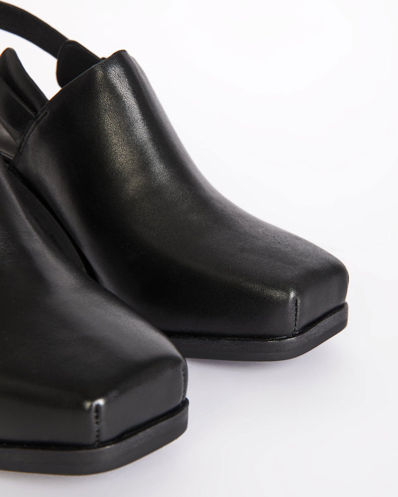 INTENTIONALLY BLANK Honcho Mule in Black