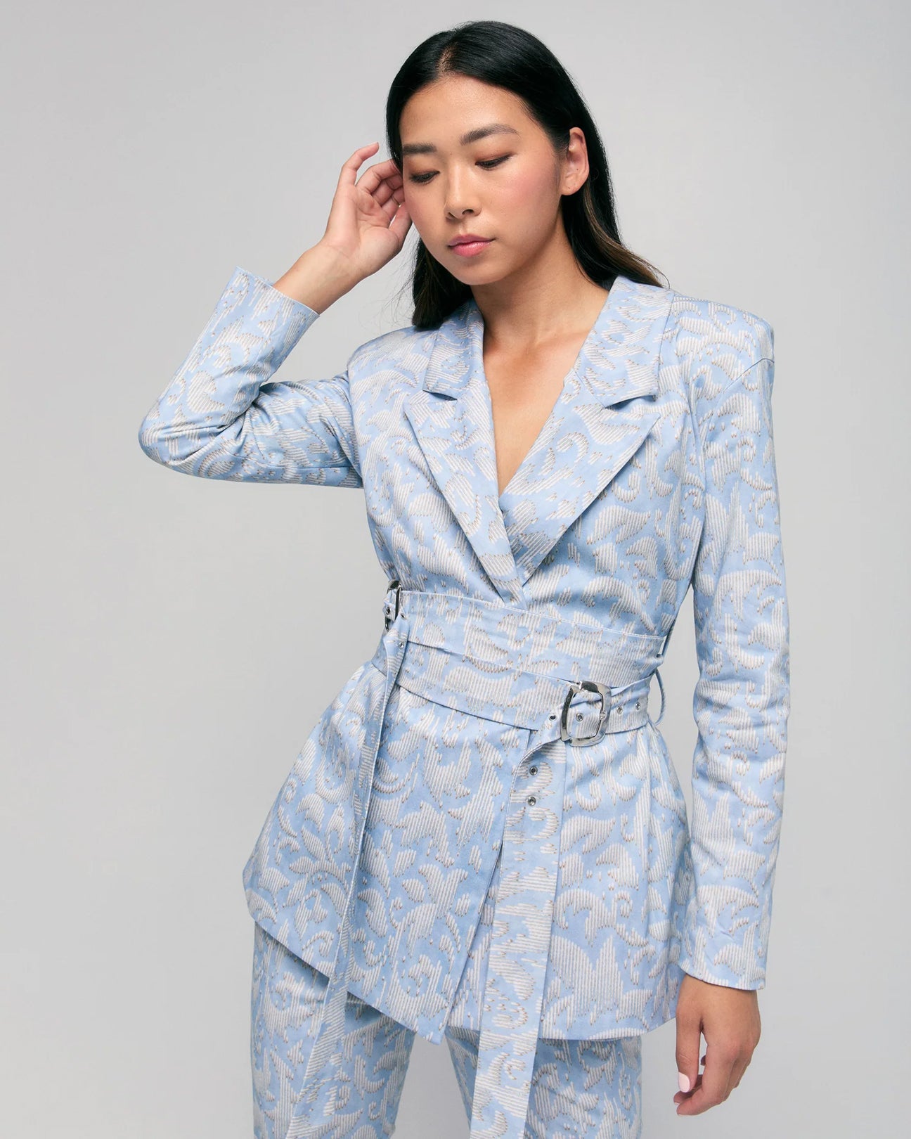 HILARY MACMILLAN Twill Double Belted Boyfriend Blazer in Blue & White