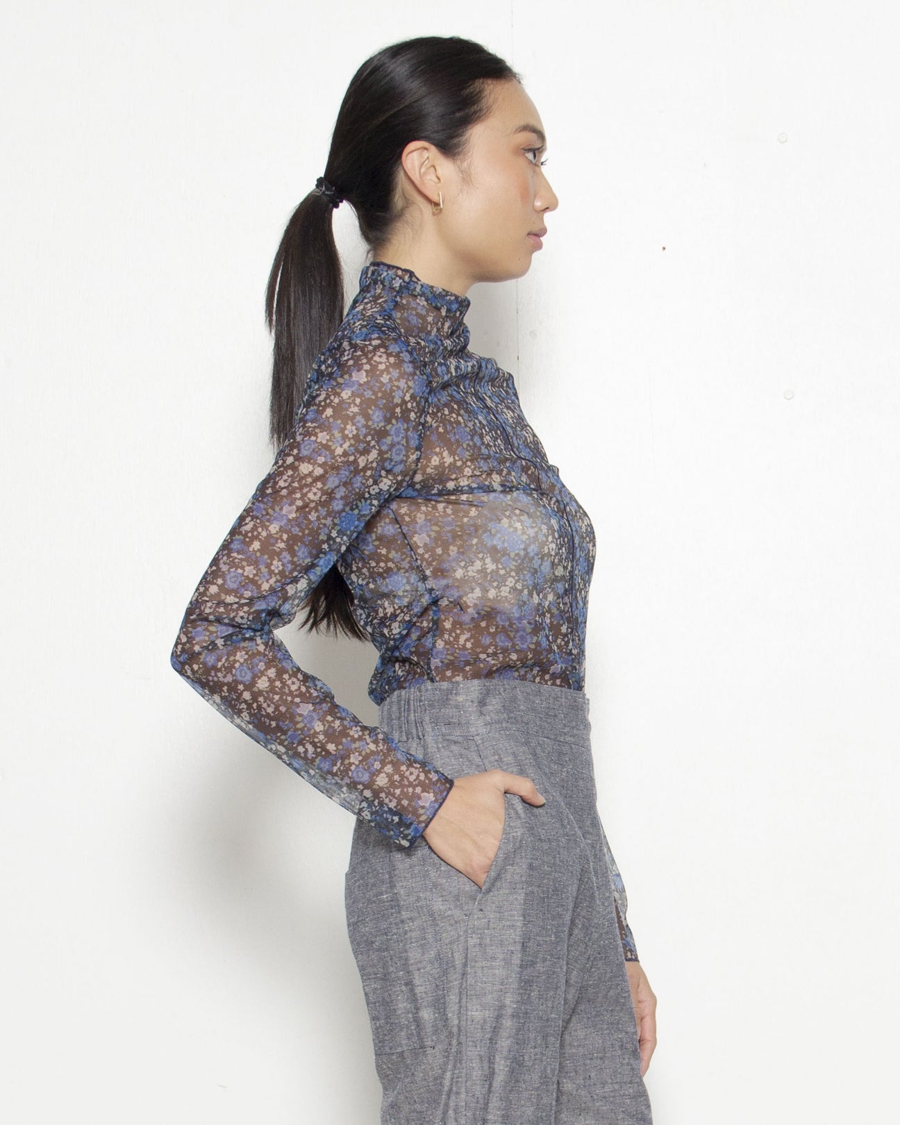 PERSONS Lotta Mesh Mockneck Top in Blue Ditsy Floral