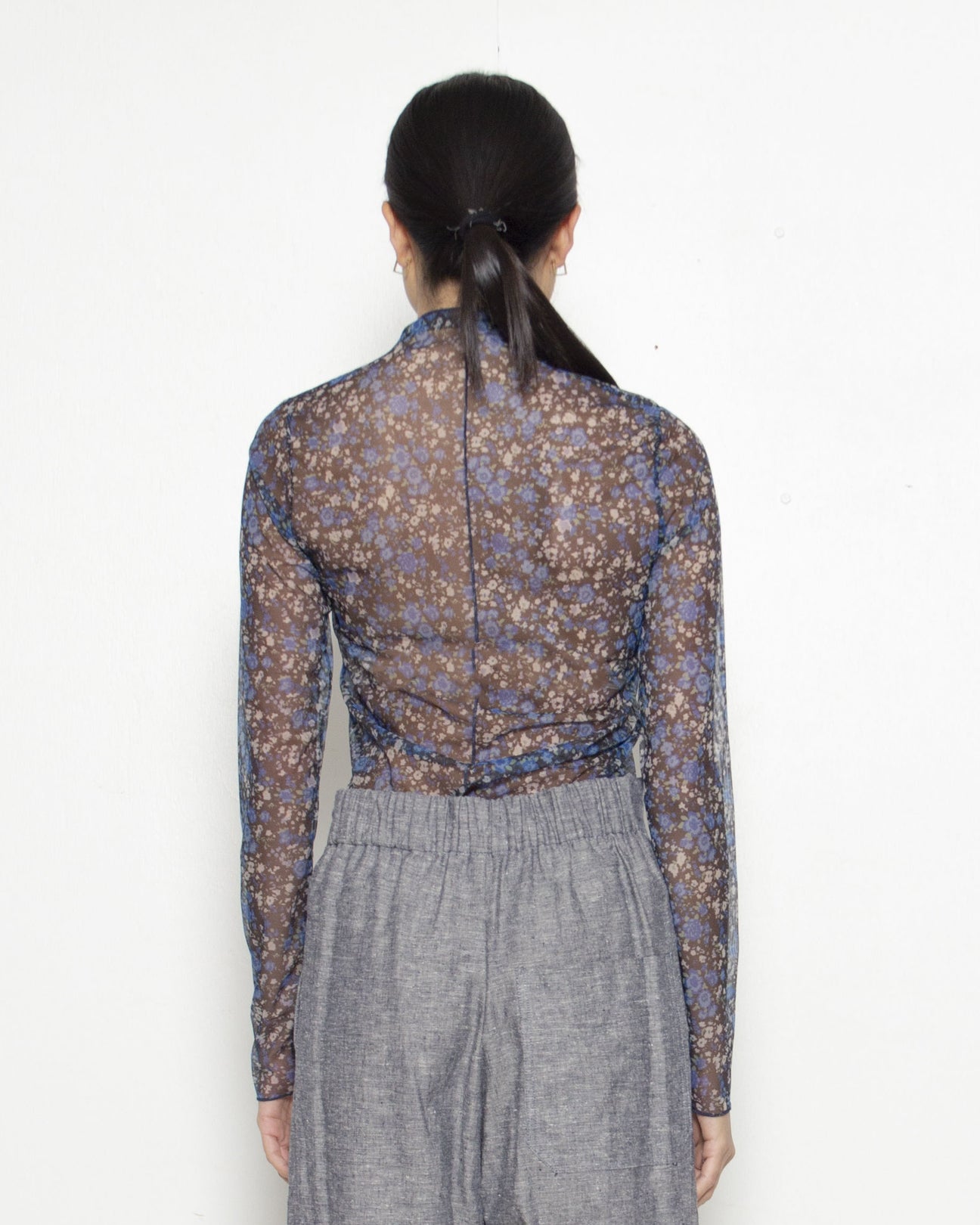 PERSONS Lotta Mesh Mockneck Top in Blue Ditsy Floral