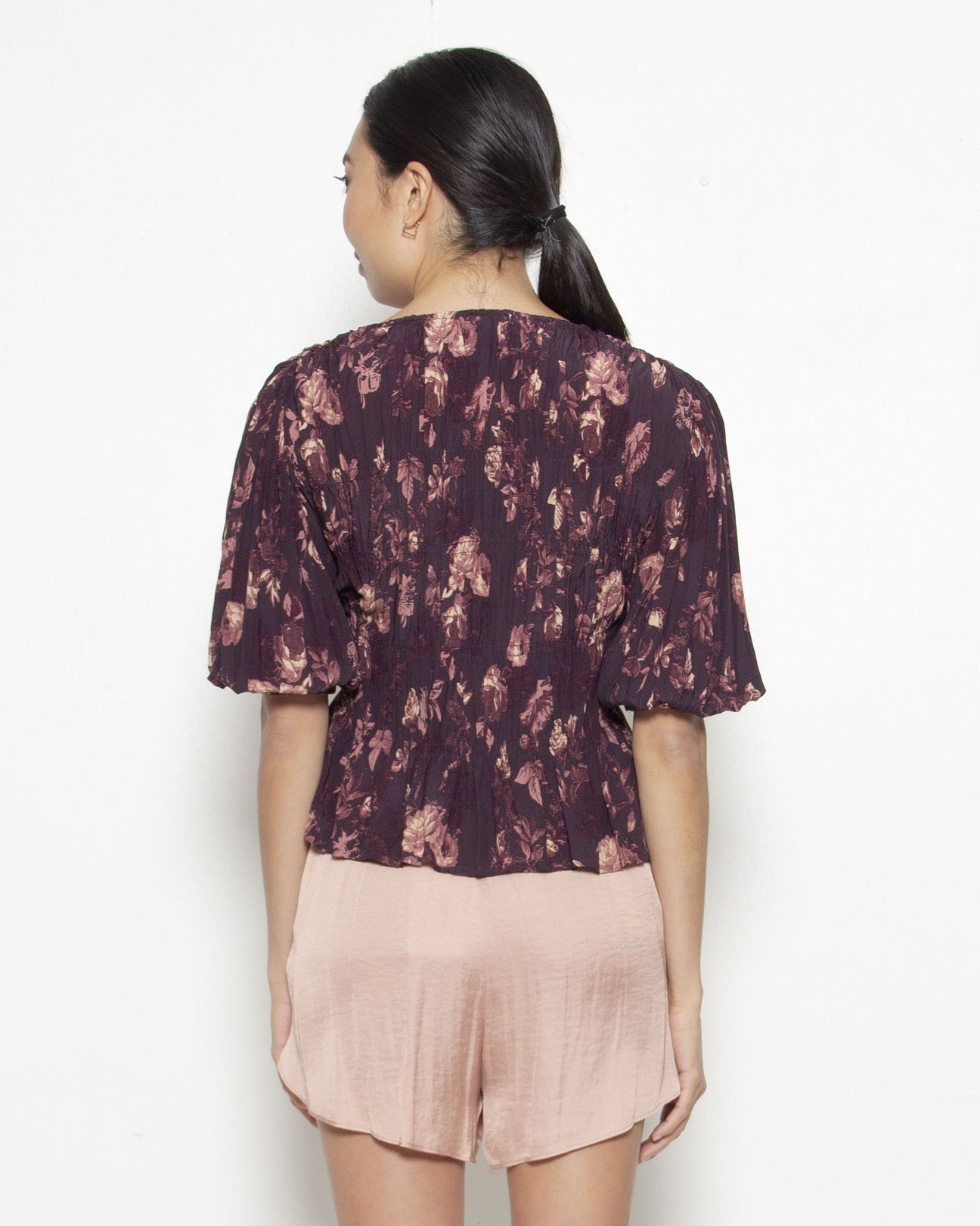 PERSONS Mandy Gathered Top in Plum Floral