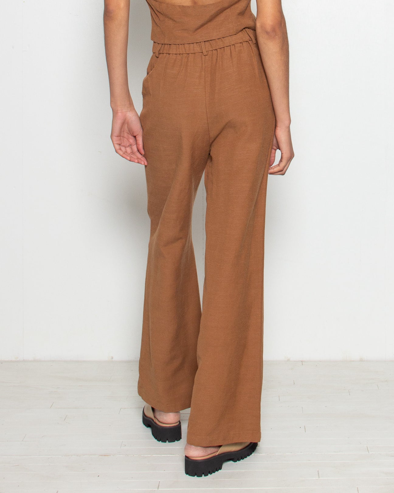 PERSONS Yvonne Pleated Linen Trousers in Earth