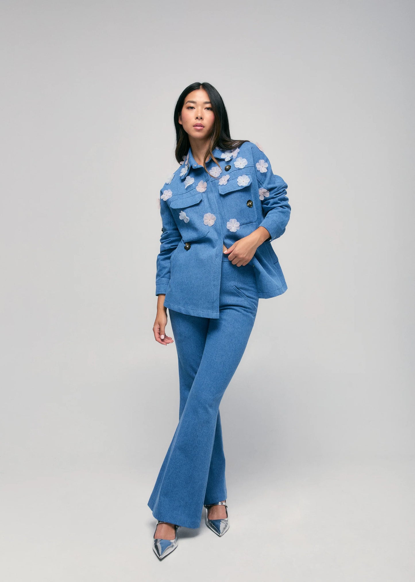 HILARY MACMILLAN Oversized Jacket with Flower Appliqué in Denim