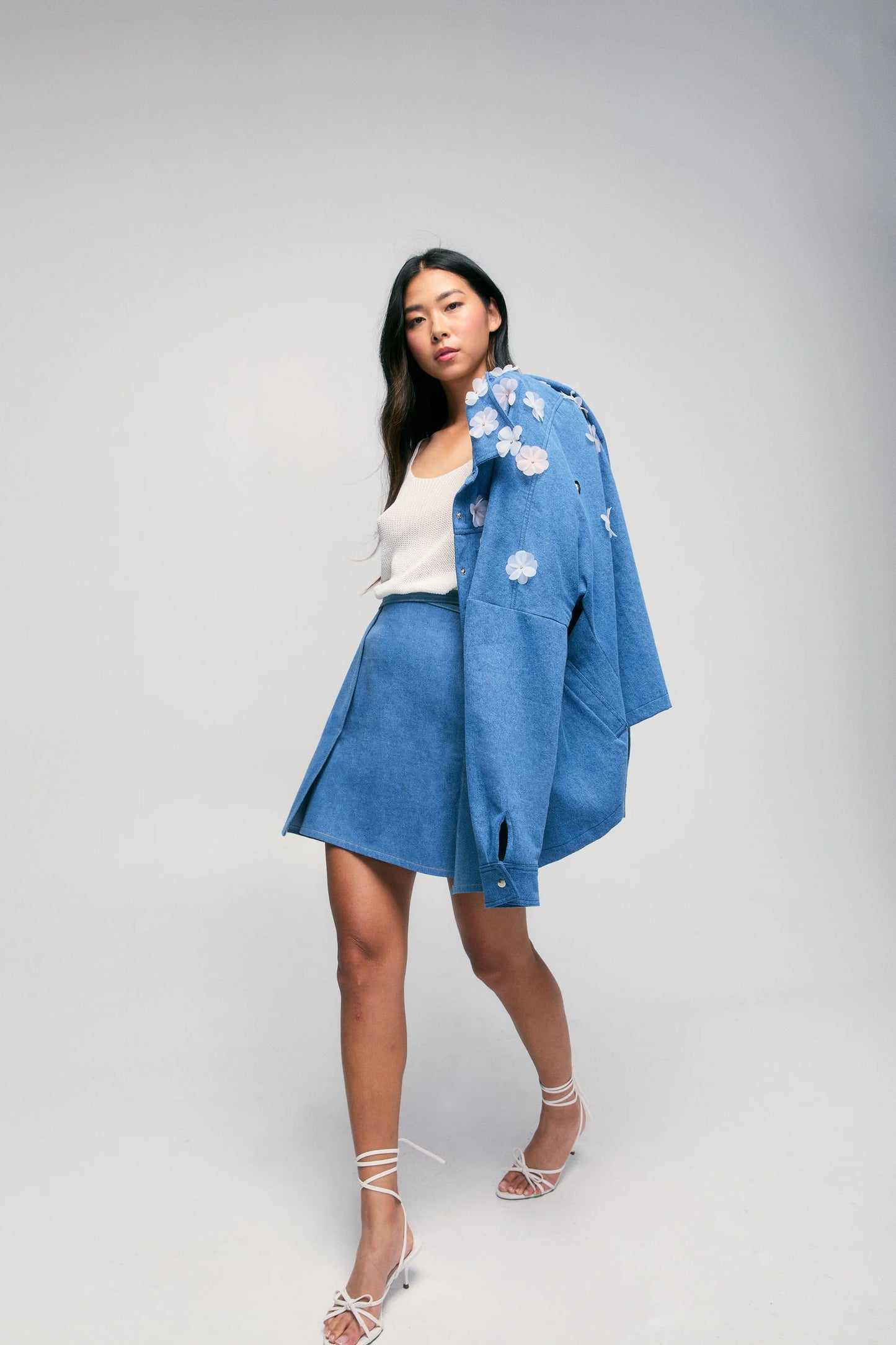 HILARY MACMILLAN Oversized Jacket with Flower Appliqué in Denim