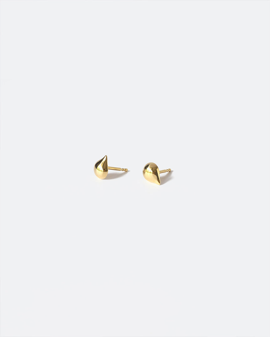 IDAMARI Droplet Studs in Gold