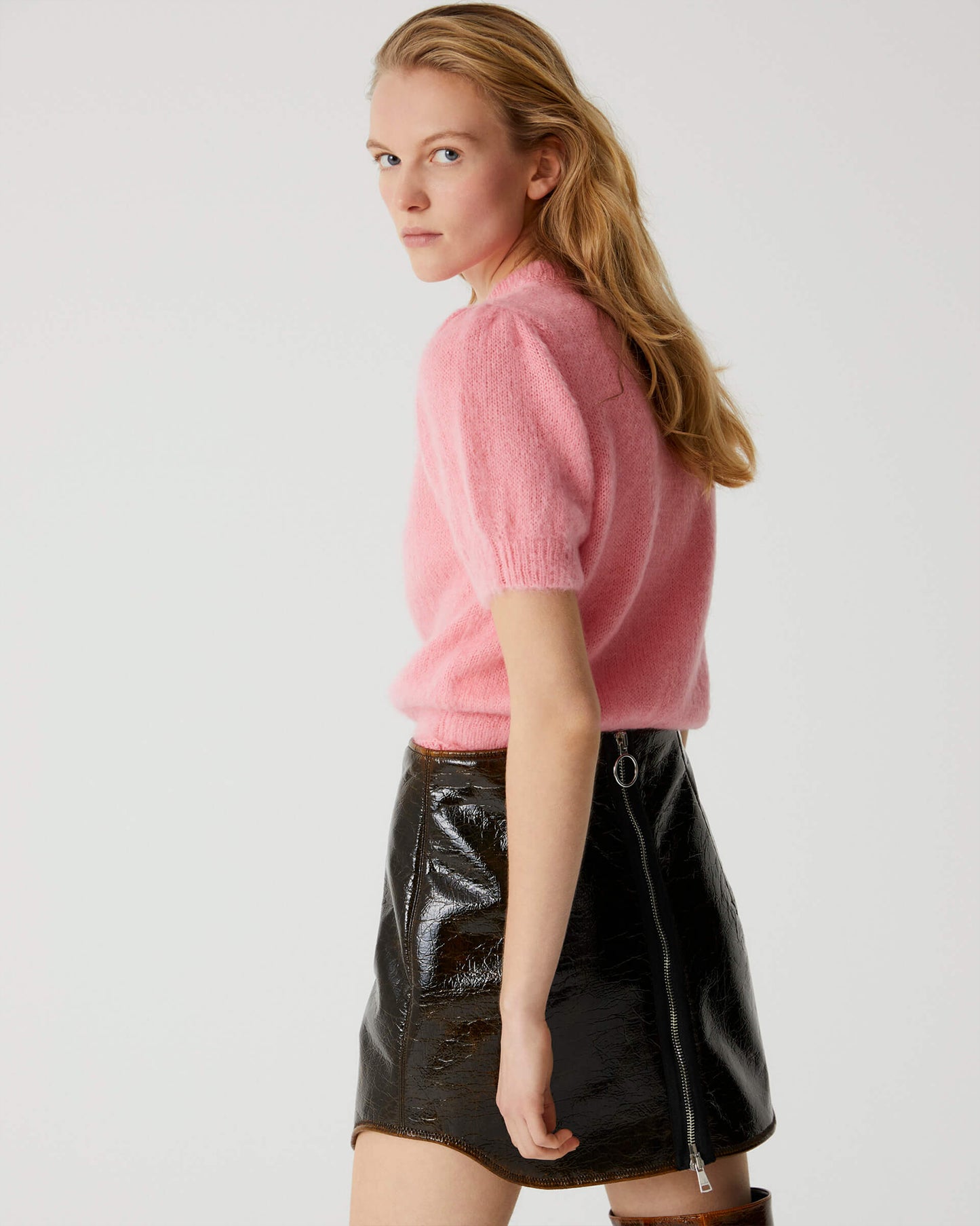 BEATRICE.B Puff Sleeve Cropped Sweater in Pink