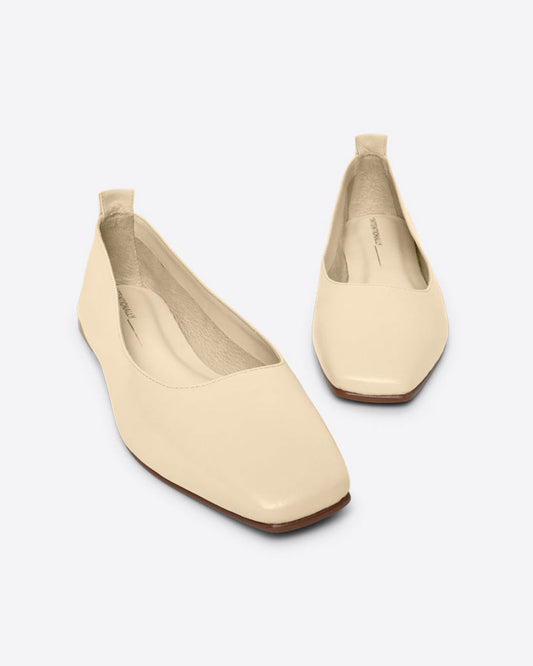INTENTIONALLY BLANK Image Natural Sole Flat in Eggnog