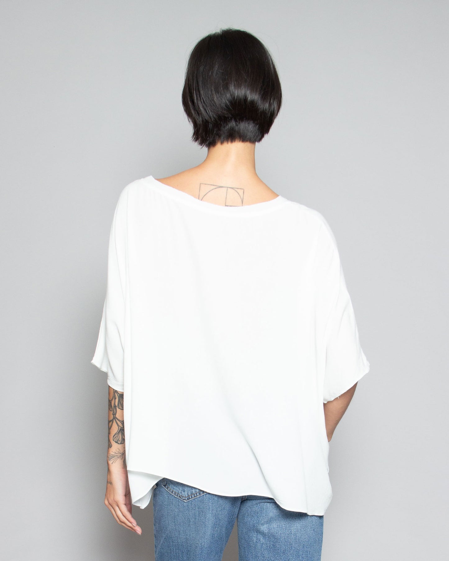 PERSONS Quinn Relaxed Tee in Chalk available at Lahn.shop