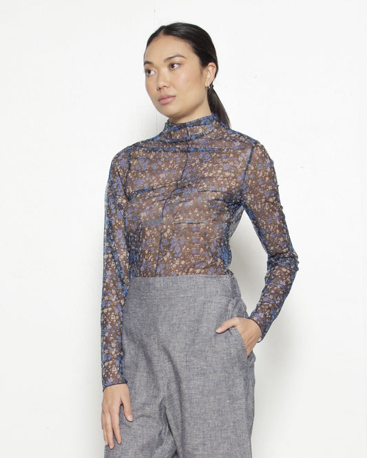 PERSONS Lotta Mesh Mockneck Top in Blue Ditsy Floral