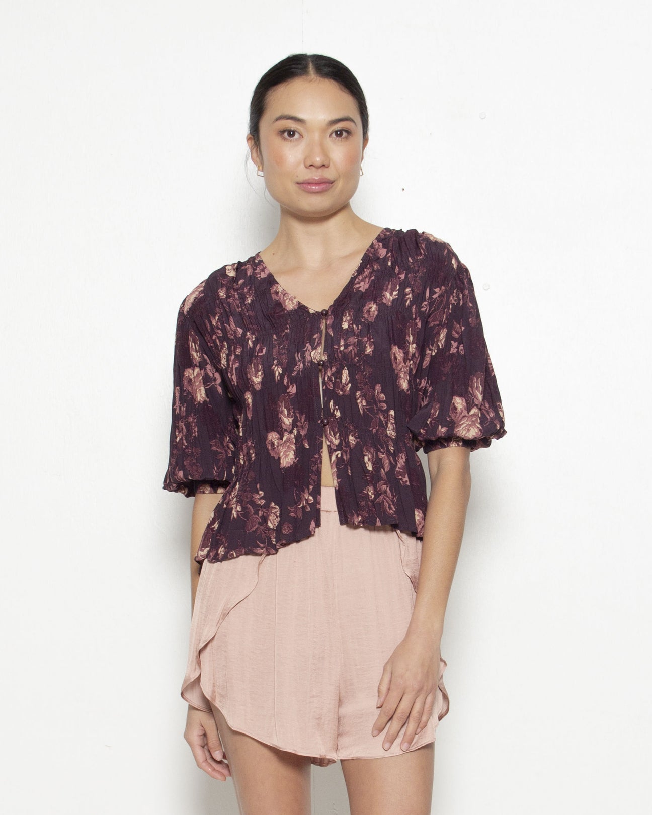 PERSONS Mandy Gathered Top in Plum Floral