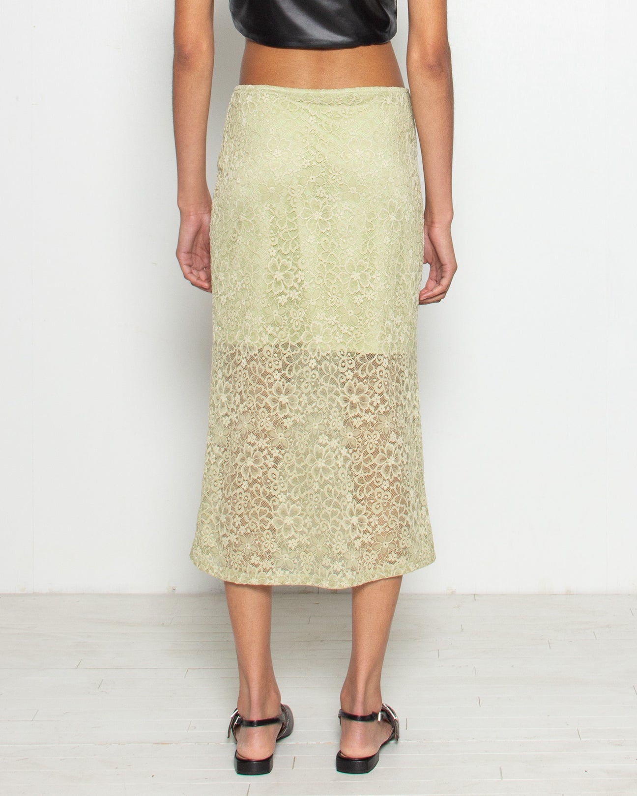 PERSONS Isabel Stretch Lace Skirt in Matcha