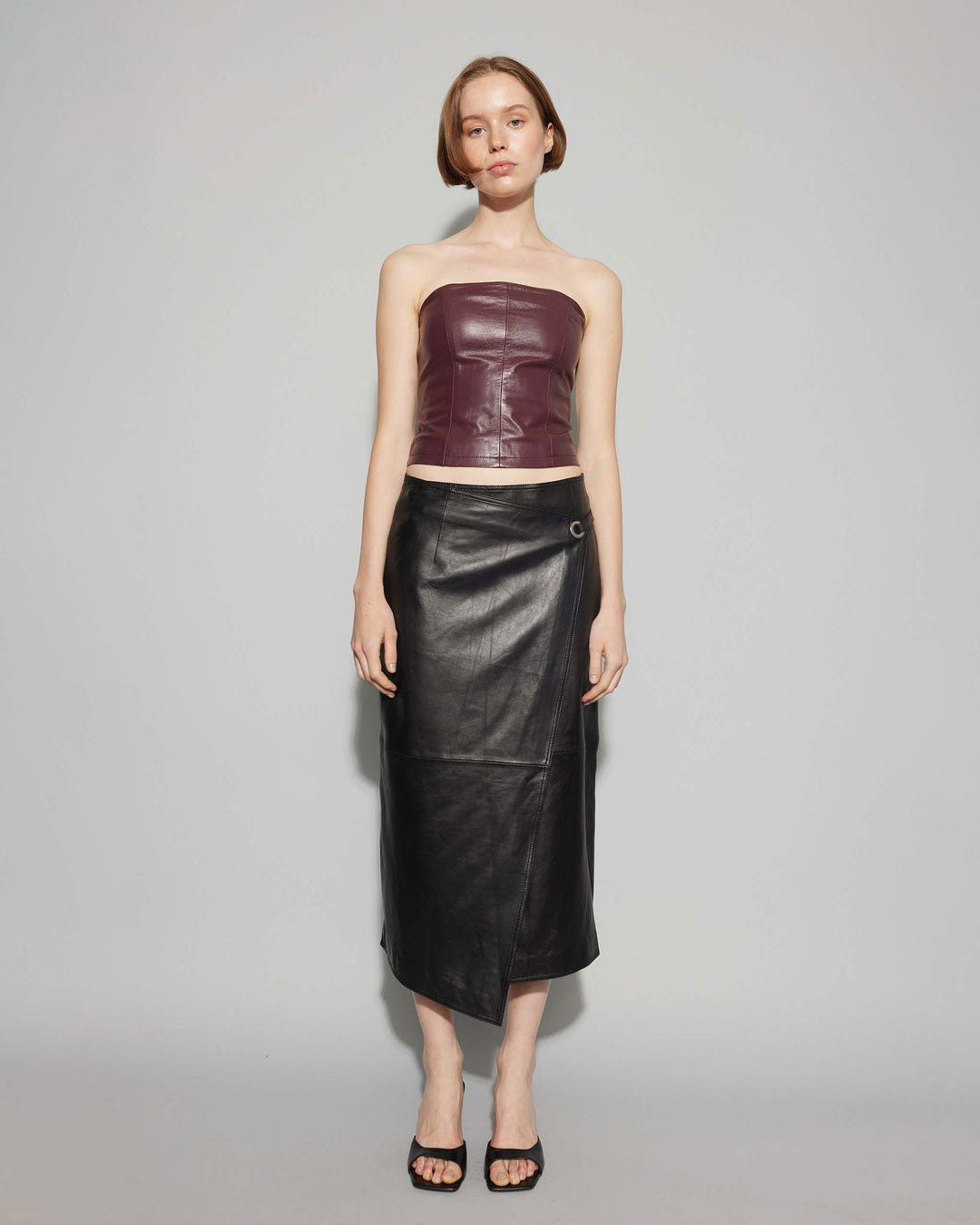 OVAL SQUARE Reflection Leather Skirt in Black